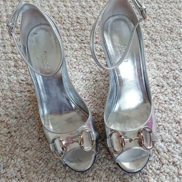 Silver Gucci horse bit classic wedges size 6B - Picture 1 of 8